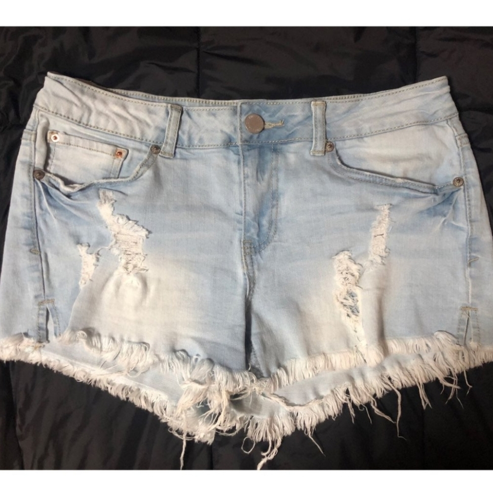 YMI Dream High Rise Shorts Size 9